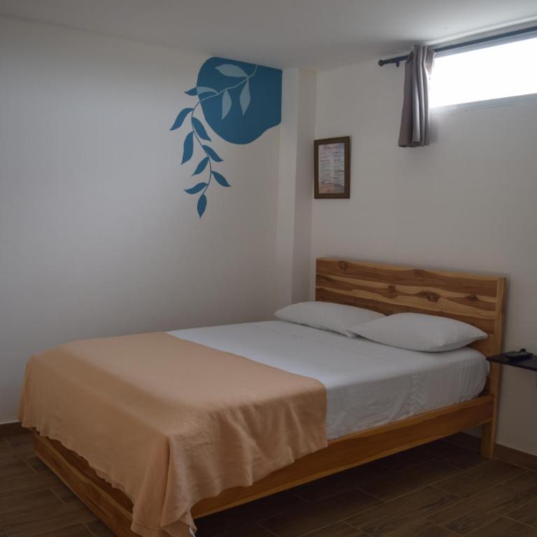 Ohana Beach Hotel - Family Room with Private Bathroom - 6