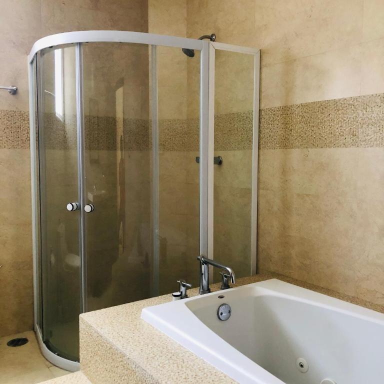 Casa Mireles - Habitación Doble Deluxe con bañera - 8