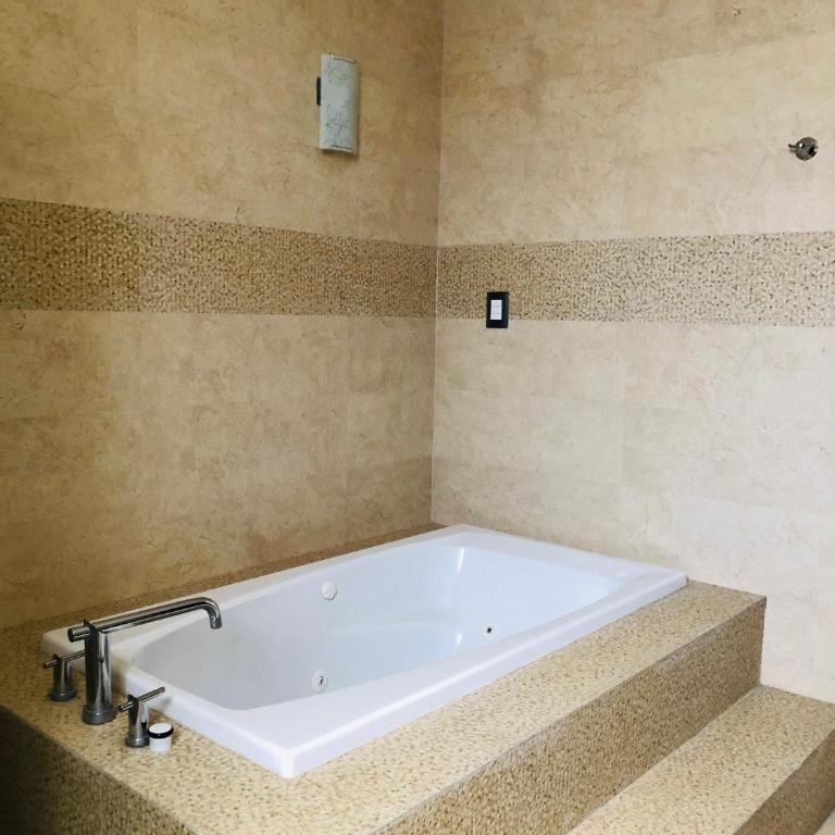 Casa Mireles - Habitación Doble Deluxe con bañera - 11
