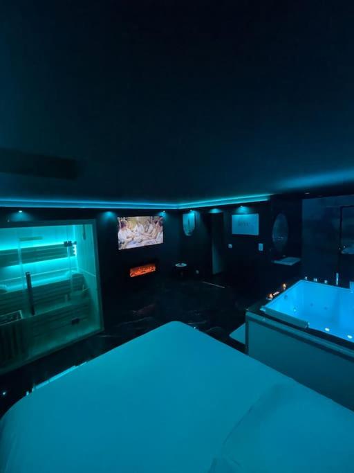 La Suite Prestige Jacuzzi,Sauna,Netflix,Disney - Appartement 1 Chambre - 12