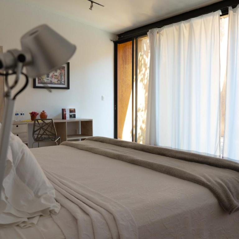 Hotel Cosijo - San Jeronimo Tlacochahuaya - Habitación con cama extragrande. - 16