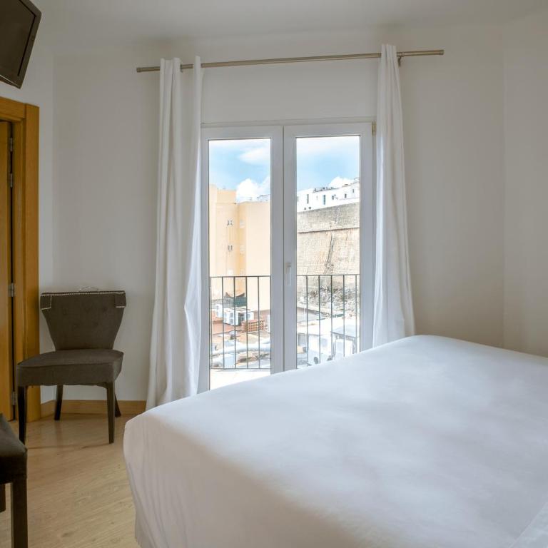 Hostal Parque Ibiza - Habitación Doble con balcón - 1