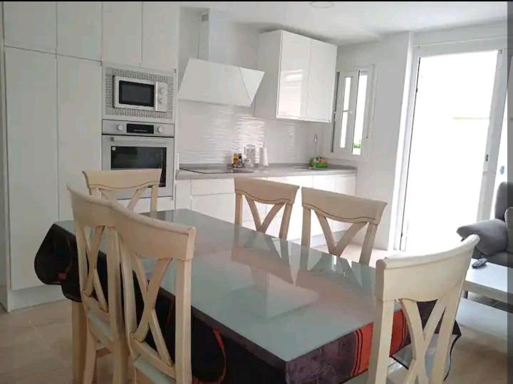 Casa en Jerez con patio cerca de la playa y de la sierra - Four-Bedroom House - 9