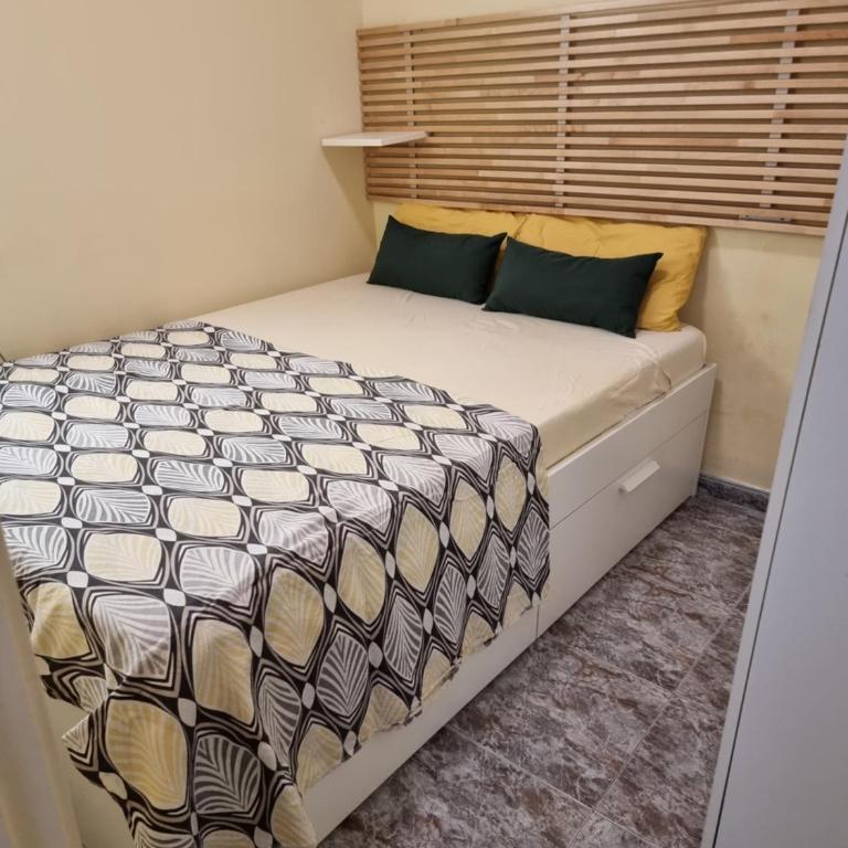 2 bedrm BCN down AC WIFI 30 nigths min - Two-Bedroom Apartment - 11