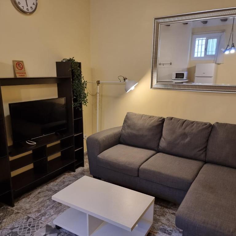 2 bedrm BCN down AC WIFI 30 nigths min - Two-Bedroom Apartment - 2