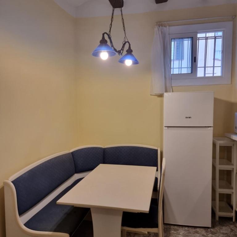 2 bedrm BCN down AC WIFI 30 nigths min - Two-Bedroom Apartment - 5