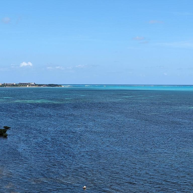 Peninsula Luxury Apartments with ocean front and espectacular views - no pets - Three-Bedroom Apartment - 2