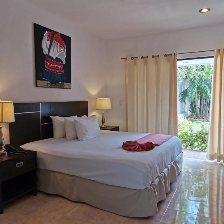 Hotel Holly - Superior King Room With Fridge - 10
