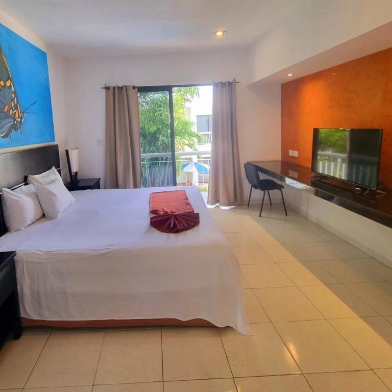 Hotel Holly - Standard King Room - 11