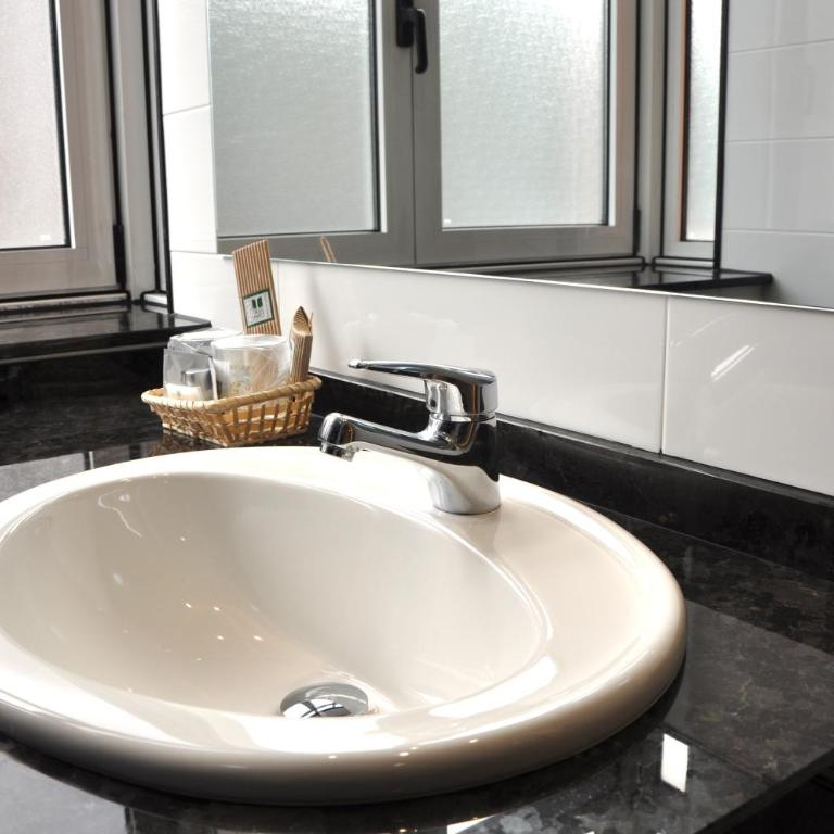 Hotel Crunia I A Coruña - Habitación Doble con cama supletoria (3 adultos) - 7