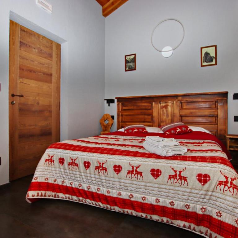 Hotel Chacaril - Family Room with Mountain View - 9