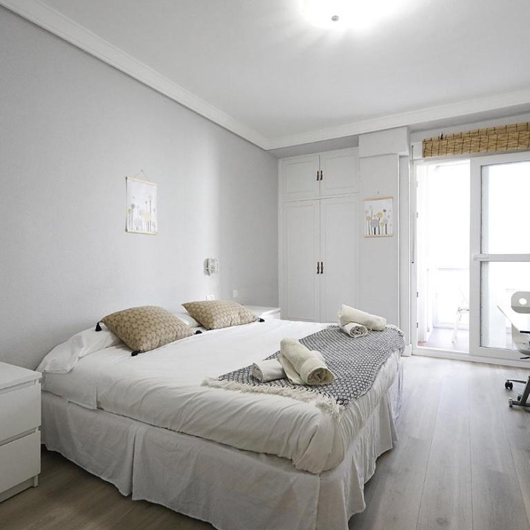 Precioso Piso Céntrico Con Aparcamiento Gratuito - Apartamento - 1