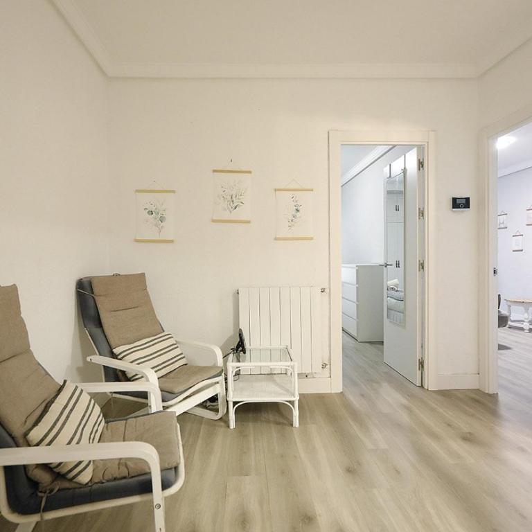 Precioso Piso Céntrico Con Aparcamiento Gratuito - Apartamento - 8