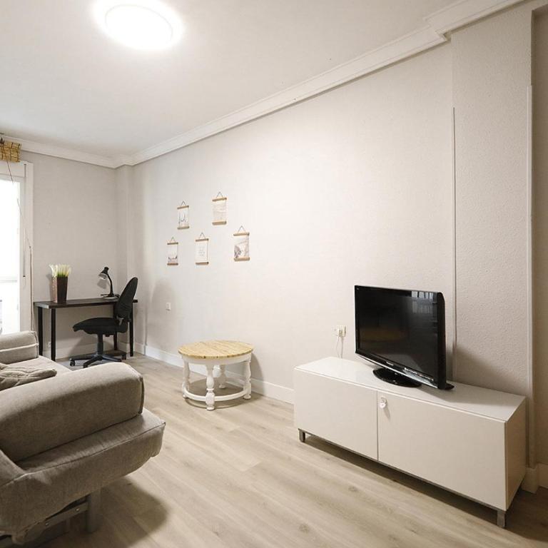 Precioso Piso Céntrico Con Aparcamiento Gratuito - Apartamento - 24