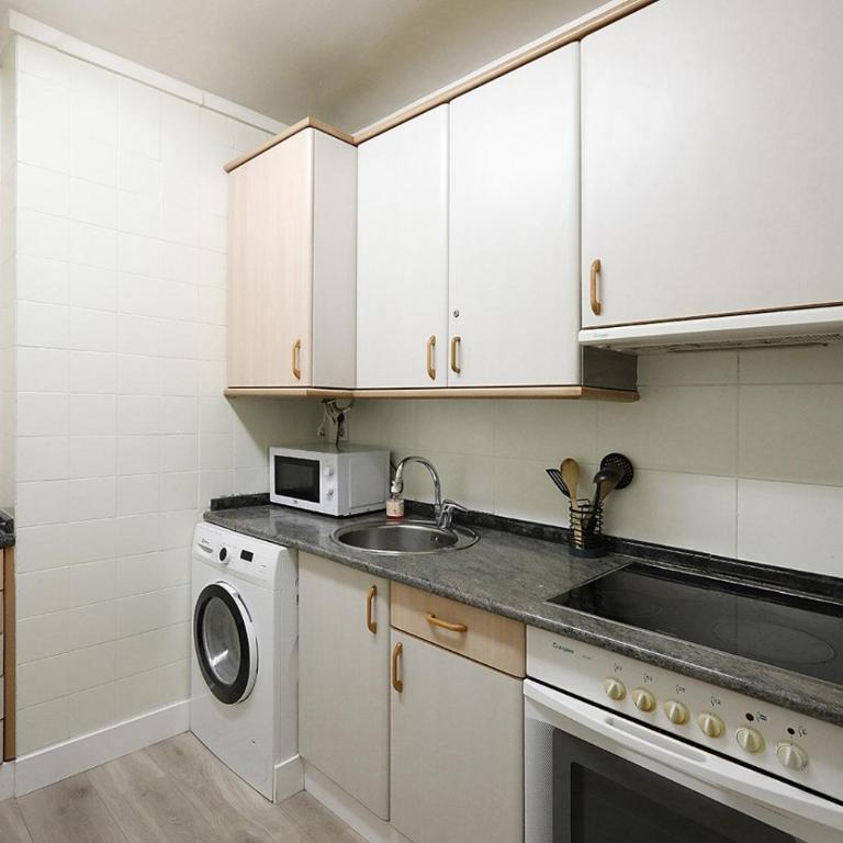 Precioso Piso Céntrico Con Aparcamiento Gratuito - Apartamento - 32