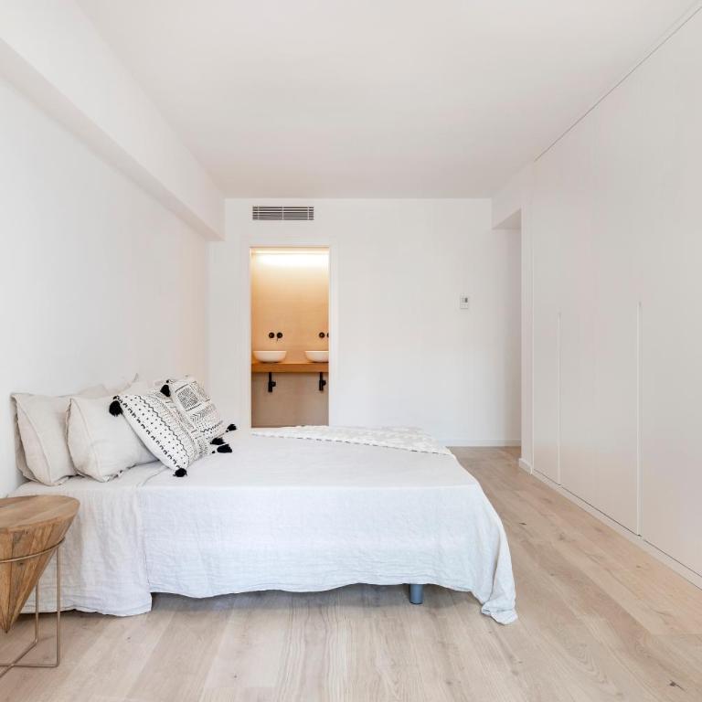Luxury apartment in Barcelona City Center - Three-Bedroom Apartment - 3