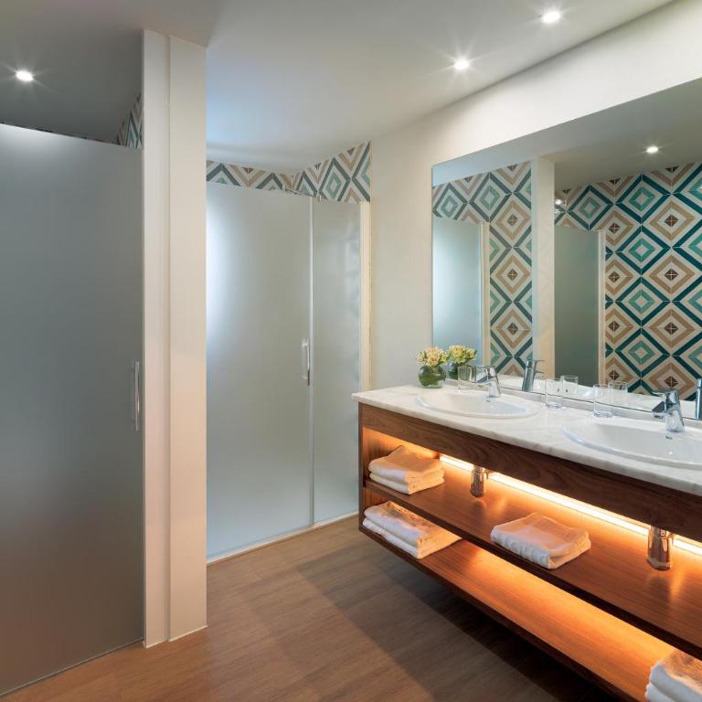 H10 Salou Princess - Habitación Familiar con vistas a la piscina (2 adultos + 2 niños de hasta 10 años) - 5
