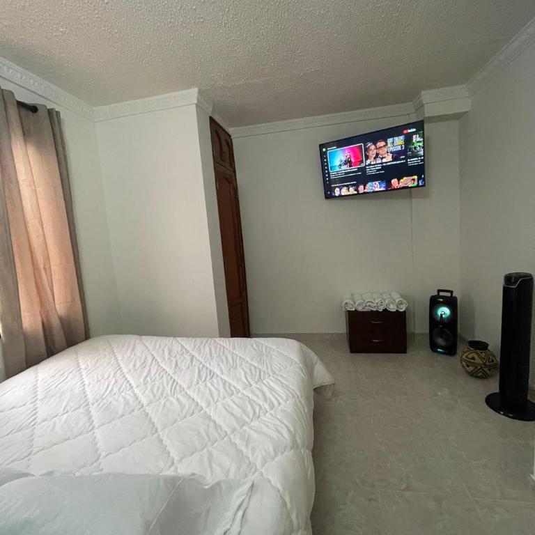 Apartamento para máx 5 personas, habitación privada con cama doble , habitación abierta con camarote y sofá cama, comodo, bonito, central, bien ubicado, en el centro de palmira - Apartamento de 1 dormitorio - 5