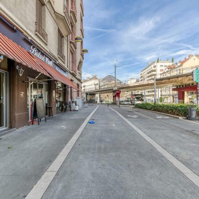 Esprit vintage: lit double, balcon, wifi, équipé+ - Appartement 1 Chambre - 34