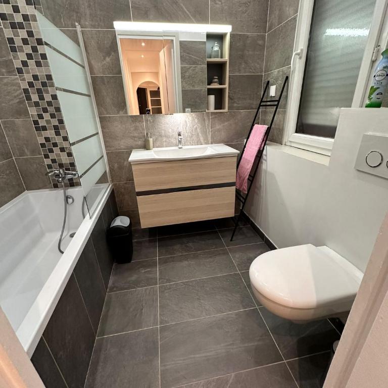 Appartement Lumineux et Spacieux 2 Chambres avec Parking Gratuit dans la Rue - Appartamento con 2 Camere da Letto - 10