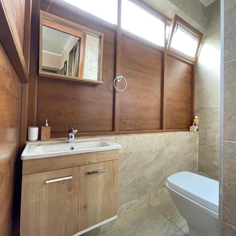 Heart of the City Stunning city View,Balcony Free Wi-Fi - Apartment with Balcony - 8