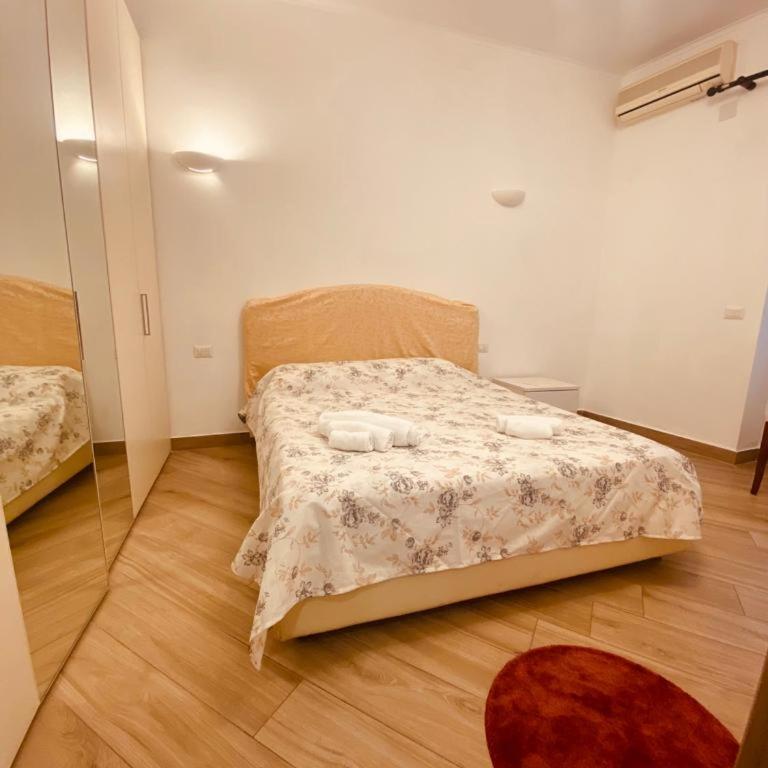 Large Garden - Two-Bedroom Apartment - 20