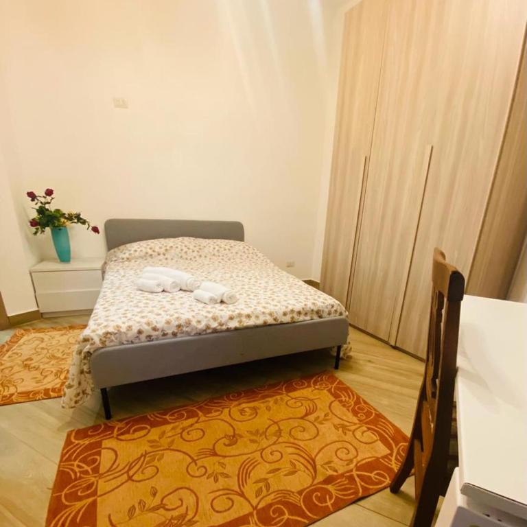 Large Garden - Two-Bedroom Apartment - 16