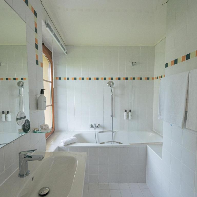 La Villa - Signature Junior Suite mit Balkon und Seeblick - 9