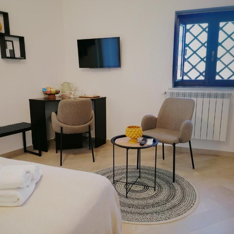 I Canti Comfort Rooms - King Room with Balcony - 3