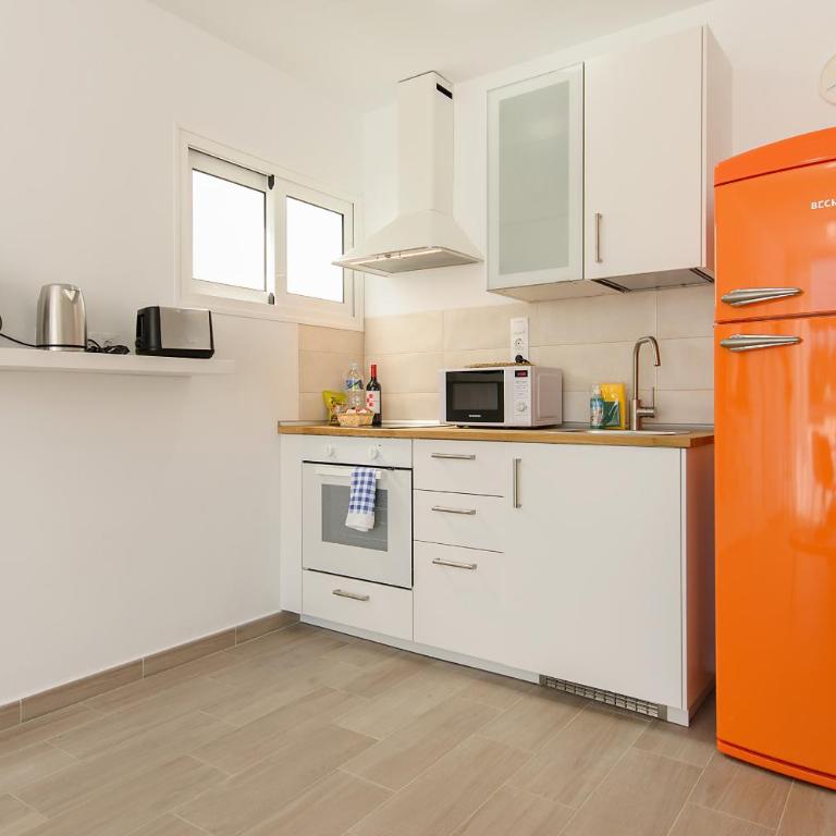 Orange Volcano - Pool and Gym in Sport Center Fariones included By Lanzarote Vacation Homes - Casa con 1 dormitorio - 9