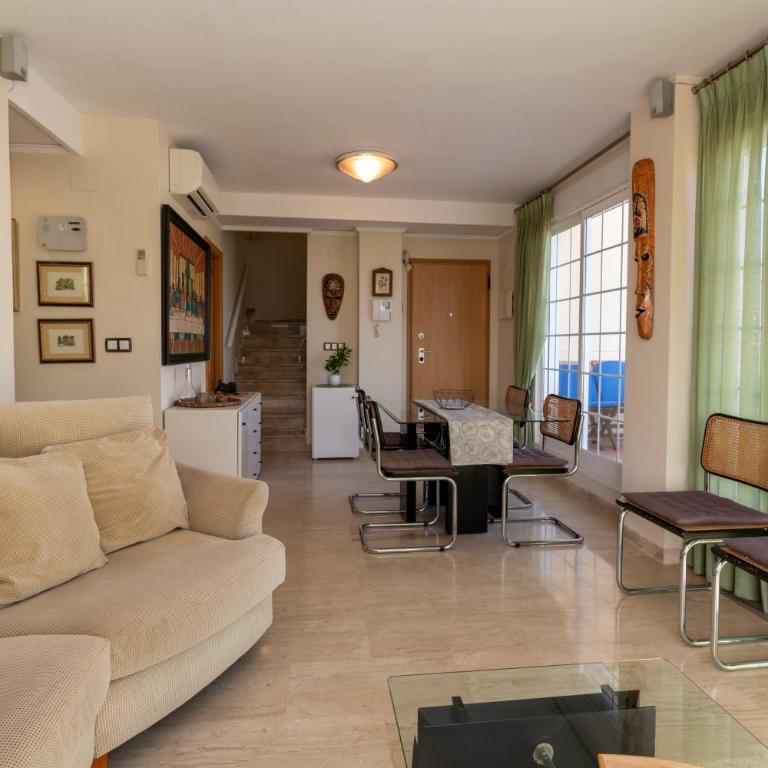 Caleta, ático, 3 dormitorios frente al mar, by Bookindenia - Three-Bedroom Apartment - 3