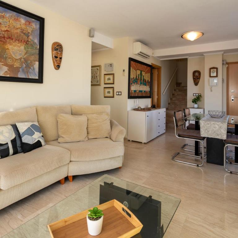 Caleta, ático, 3 dormitorios frente al mar, by Bookindenia - Three-Bedroom Apartment - 4