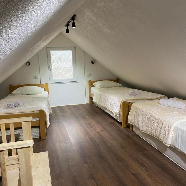 Durmitor Bela - Deluxe Family Room - 10