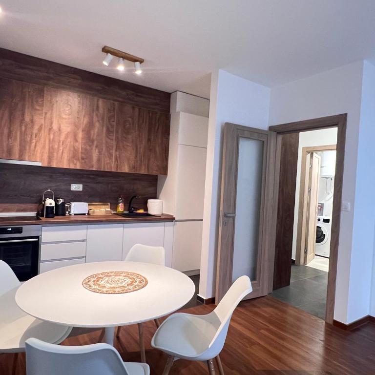 White Homes 1BR/APT•Master Quart - One-Bedroom Apartment with Balcony - 7