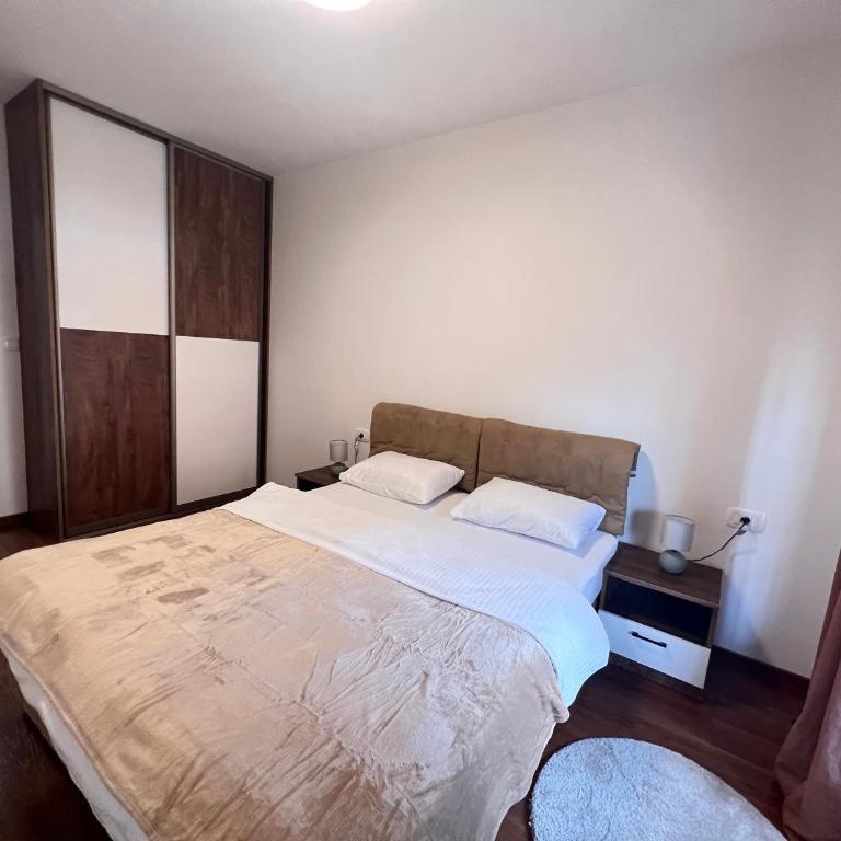 White Homes 1BR/APT•Master Quart - One-Bedroom Apartment with Balcony - 4