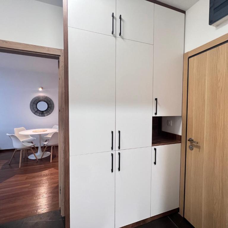 White Homes 1BR/APT•Master Quart - One-Bedroom Apartment with Balcony - 5