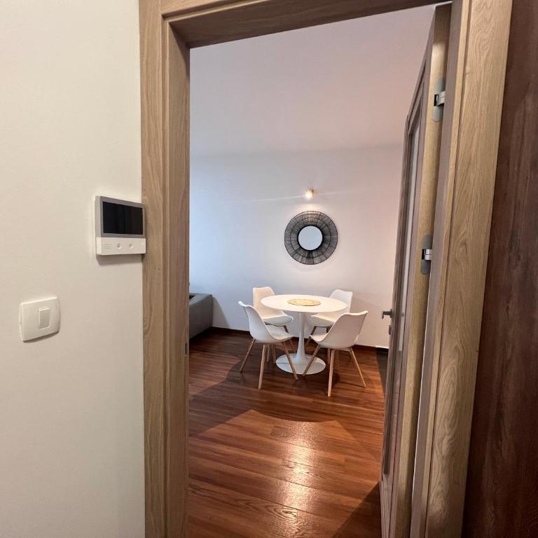 White Homes 1BR/APT•Master Quart - One-Bedroom Apartment with Balcony - 9
