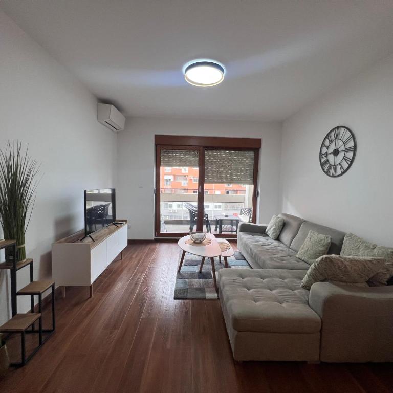 White Homes 1BR/APT•Master Quart - One-Bedroom Apartment with Balcony - 1