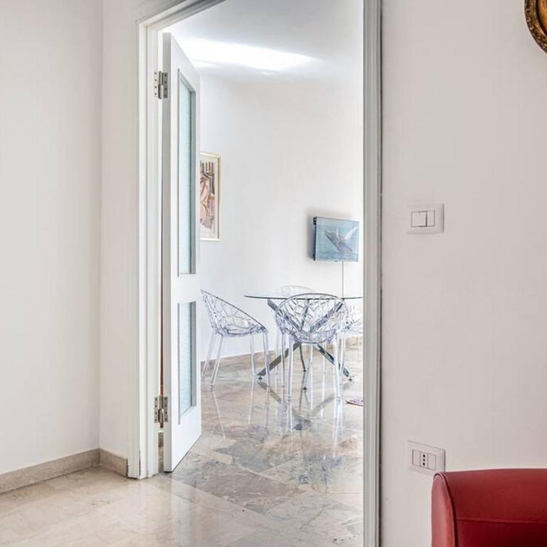 HOST4U - RELAIS VITTORIALE Cozy Apartment with Balcony in Gardone Riviera, Parking Included - Appartamento con 2 Camere da Letto - 3