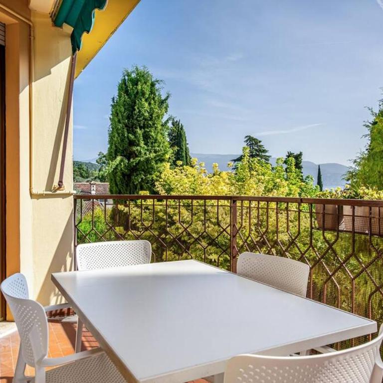 HOST4U - RELAIS VITTORIALE Cozy Apartment with Balcony in Gardone Riviera, Parking Included - Appartamento con 2 Camere da Letto - 5