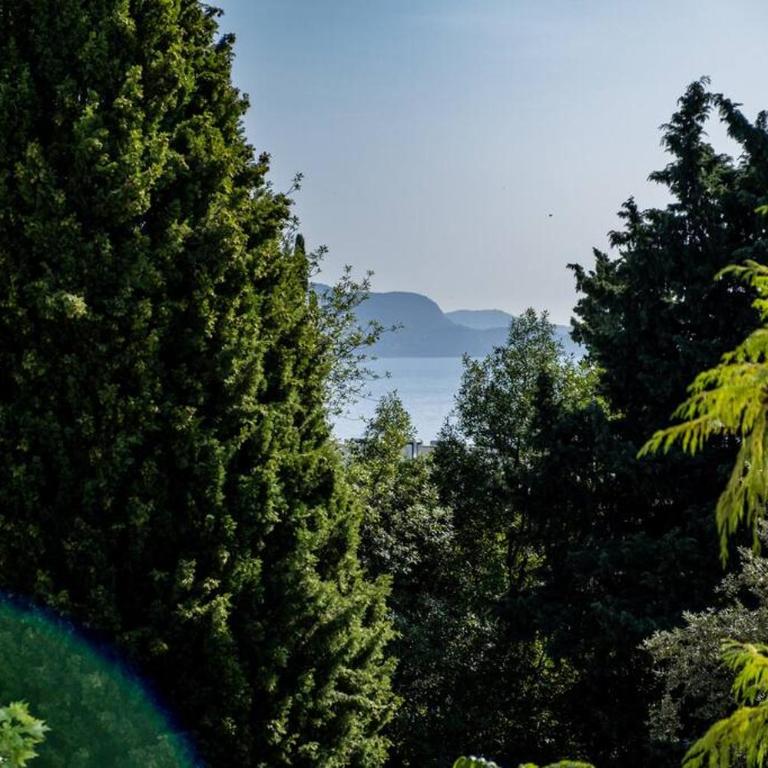 HOST4U - RELAIS VITTORIALE Cozy Apartment with Balcony in Gardone Riviera, Parking Included - Appartamento con 2 Camere da Letto - 12