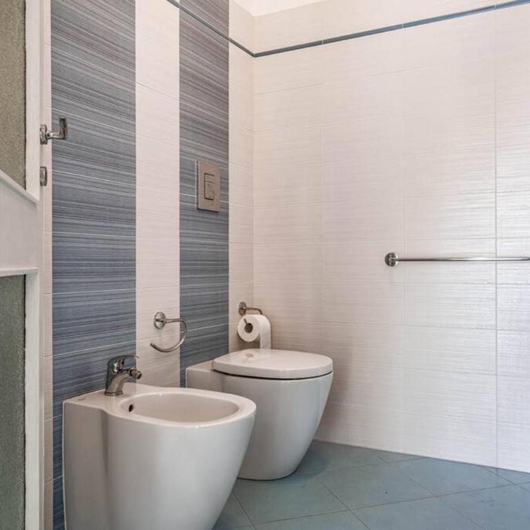 HOST4U - RELAIS VITTORIALE Cozy Apartment with Balcony in Gardone Riviera, Parking Included - Appartamento con 2 Camere da Letto - 13