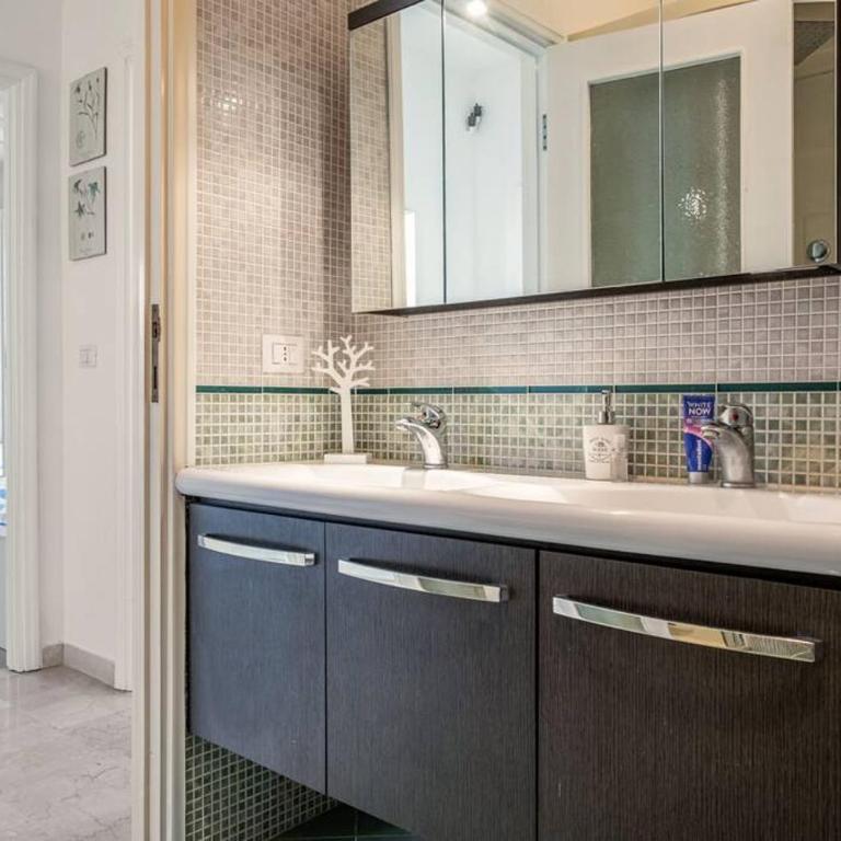 HOST4U - RELAIS VITTORIALE Cozy Apartment with Balcony in Gardone Riviera, Parking Included - Appartamento con 2 Camere da Letto - 19