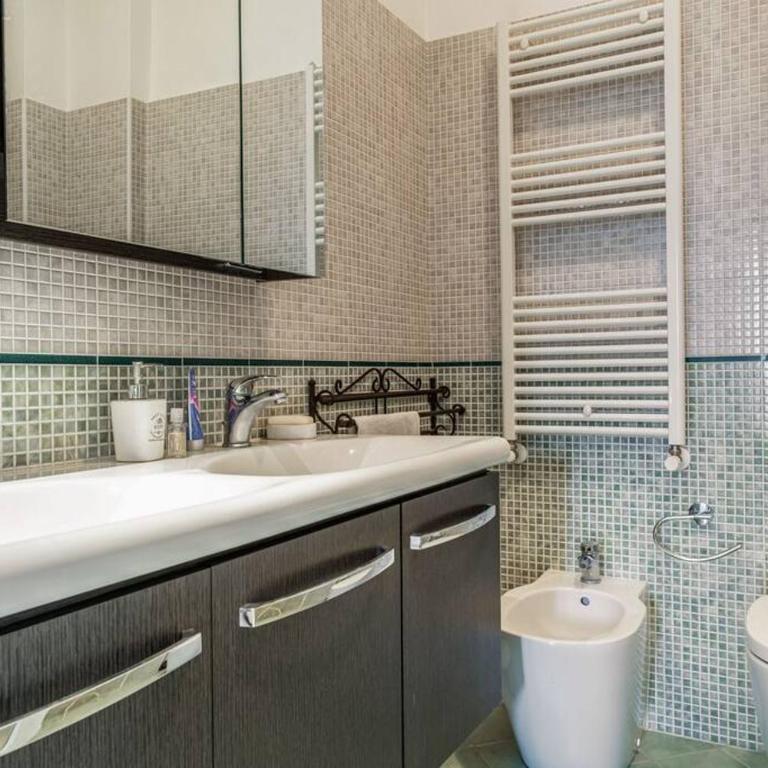 HOST4U - RELAIS VITTORIALE Cozy Apartment with Balcony in Gardone Riviera, Parking Included - Appartamento con 2 Camere da Letto - 21