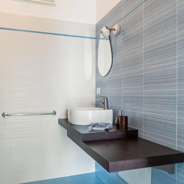 HOST4U - RELAIS VITTORIALE Cozy Apartment with Balcony in Gardone Riviera, Parking Included - Appartamento con 2 Camere da Letto - 24