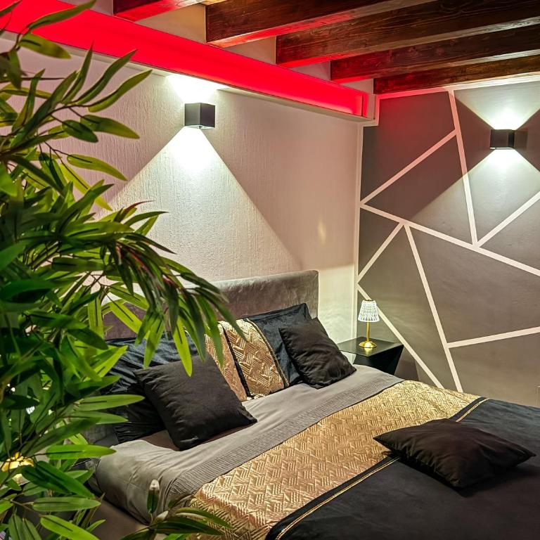 Rouge Romantic Jacuzzi Suite Palermo Centro - Suite con Vasca Idromassaggio - 2