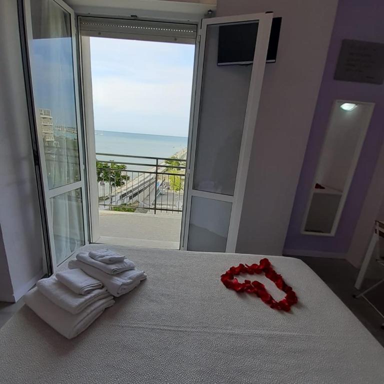 Hotel Crosal - Camera Matrimoniale con Balcone e Vista Mare - 16