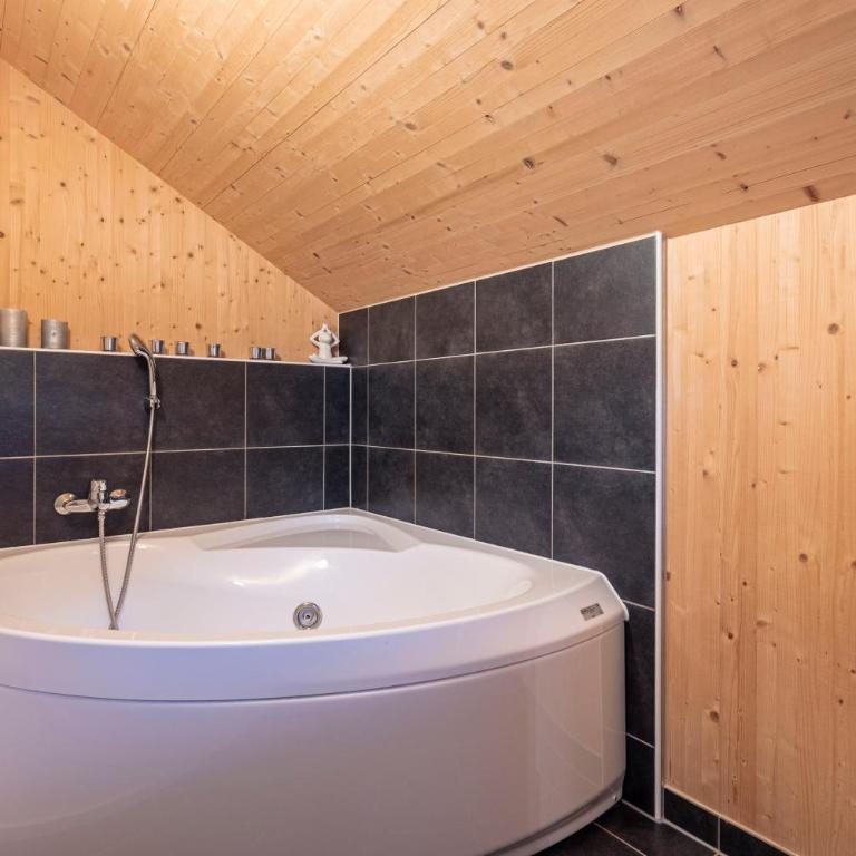 Almdorf Hohentauern by ALPS RESORTS - Superior-Chalet Nr. 43 mit Whirlpool-Badewanne - 4
