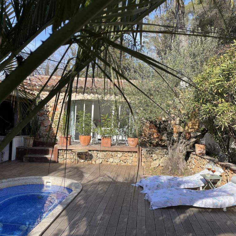 VILLA CANZOMY - Chambre Lit King-Size - Vue sur Piscine - 6