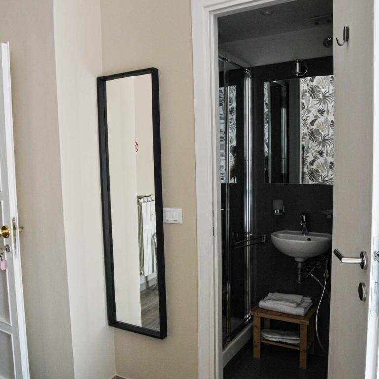 Guest House Prime Palace - Camera Matrimoniale con Bagno Privato - 1